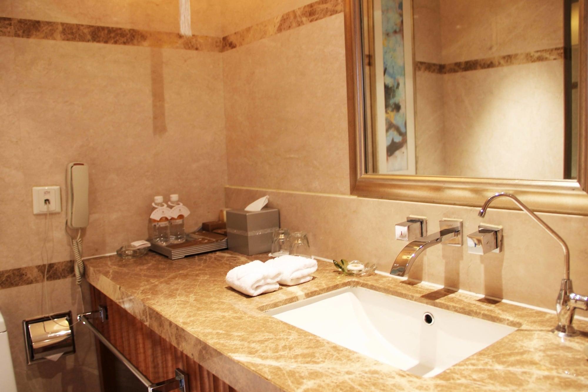 Glarun Jinling Hotel Nanjing  Exterior photo