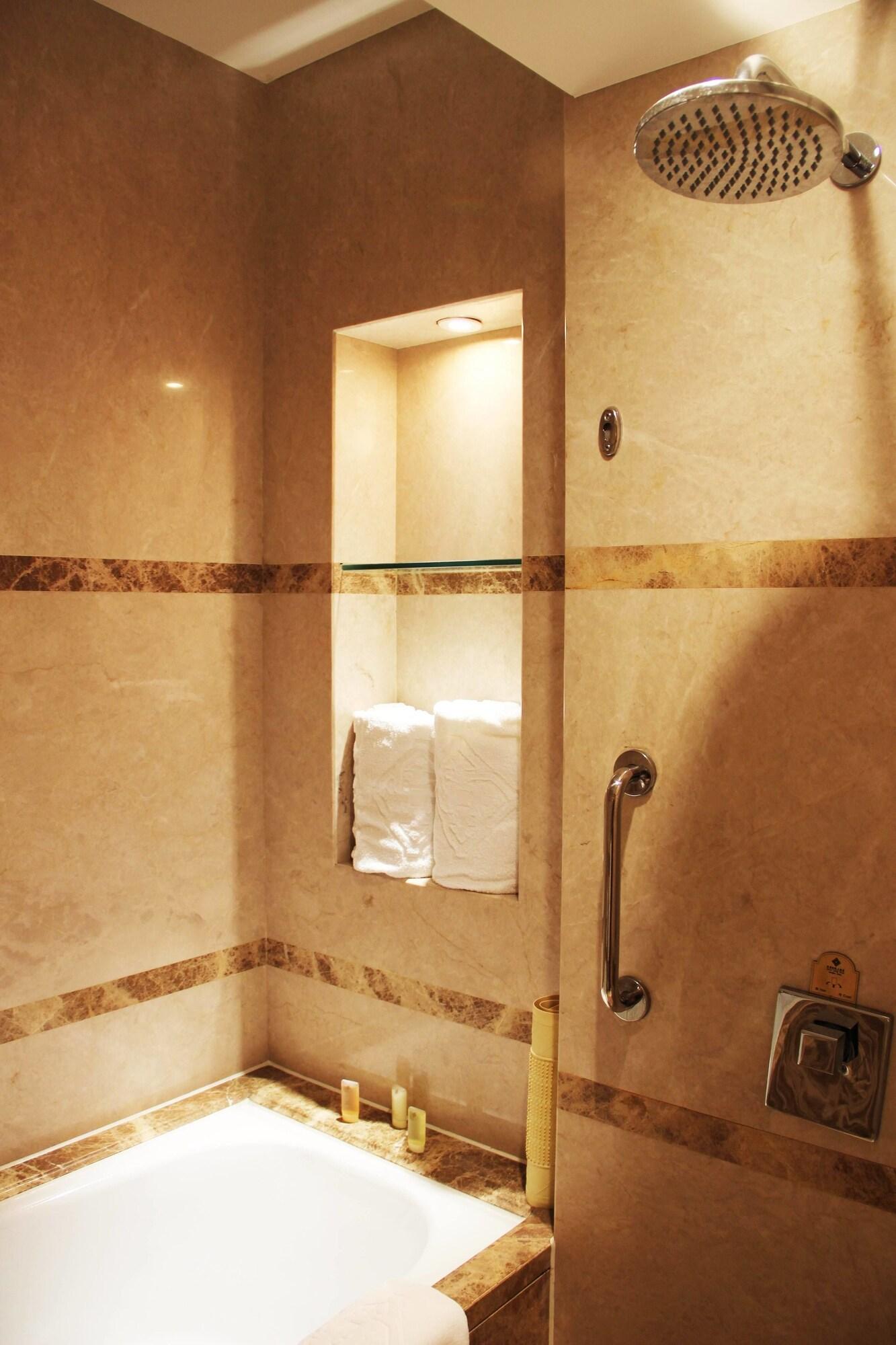Glarun Jinling Hotel Nanjing  Exterior photo