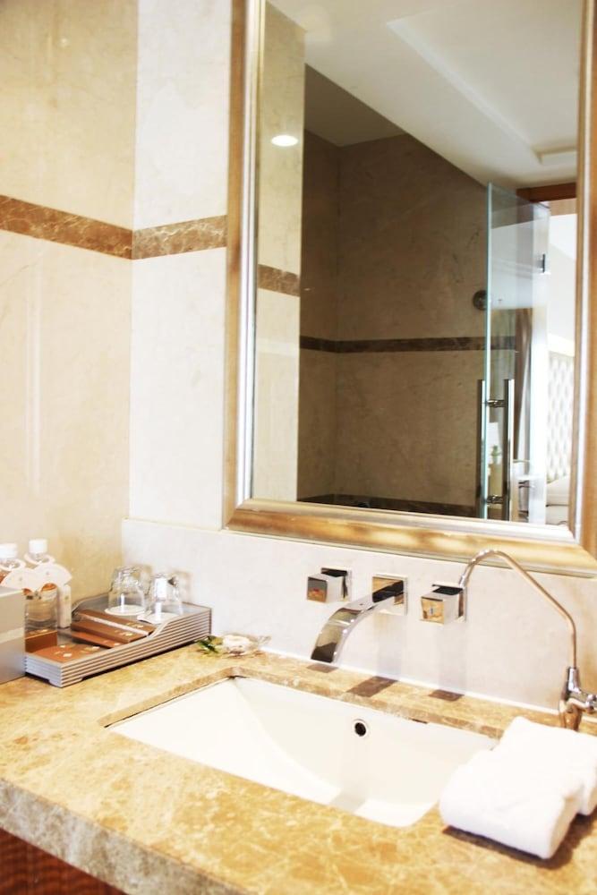 Glarun Jinling Hotel Nanjing  Exterior photo