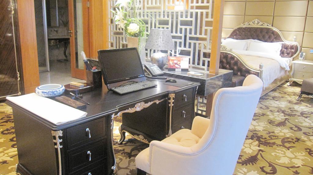 Glarun Jinling Hotel Nanjing  Exterior photo